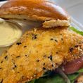 Breaded mahi with lettuce, tomato, mushrooms & onions. Served with a side of tartar sauce.